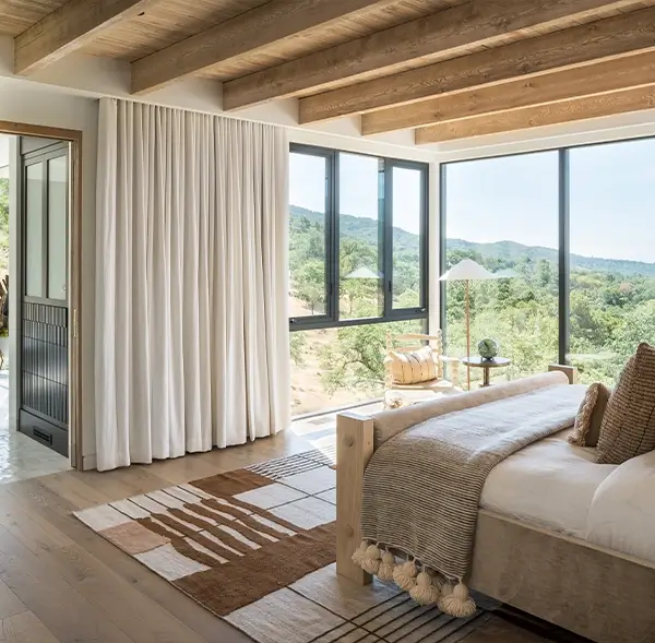 Fleetwood Gen4 window system delivering wide glass spans and refined contemporary appeal