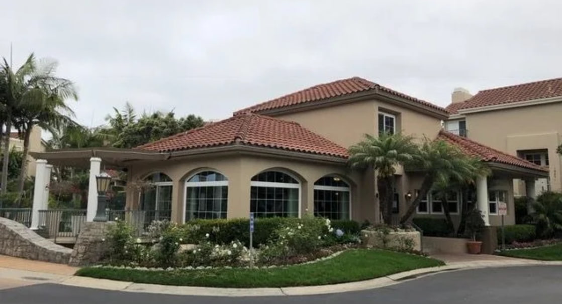 Modern coastal home showcasing Huntington Beach, CA replacement windows on elegant exterior